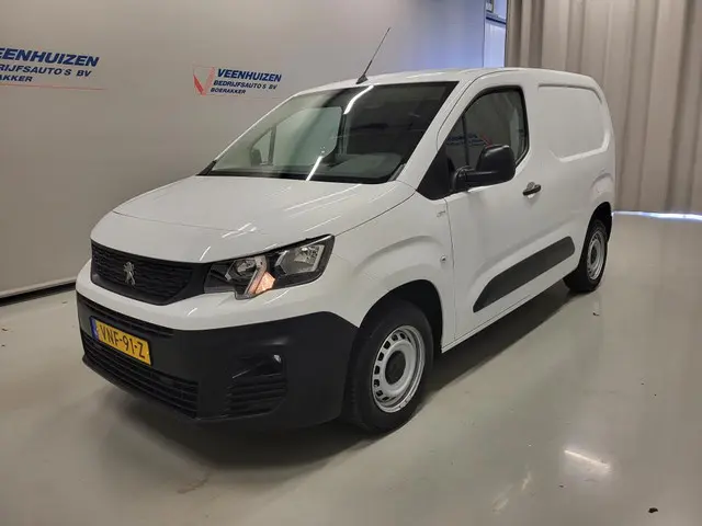 Peugeot Partner 1.2PureTech 111pk Benzine!