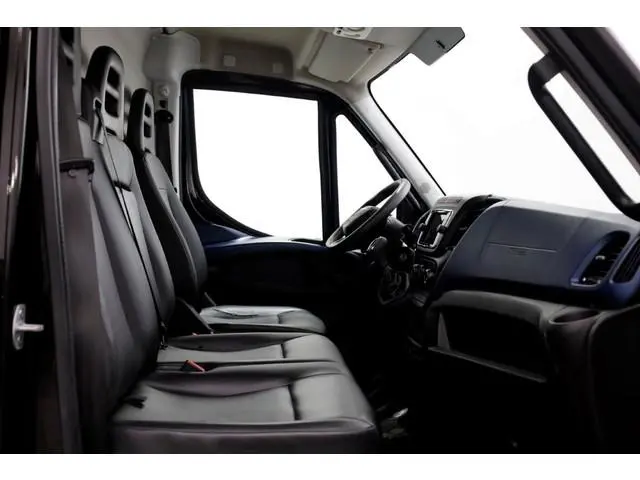 Iveco Daily 35S16 160pk HiMatic Automaat L1H1 LED/Airco/Camera Trekhaak 3500kg 06-2021