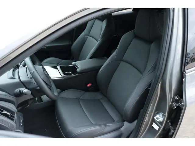 Toyota bZ4X Premium AWD 71 kWh, Leder, 20" velgen BSM, Apple Carplay / Android Auto, Navigatie, 360...
