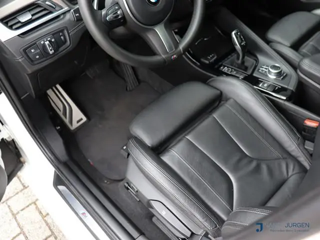 BMW X2 sDrive20i High Executive Edition | M-Pakket | Cruise Control met Remfunctie | Pano | Stoelver...