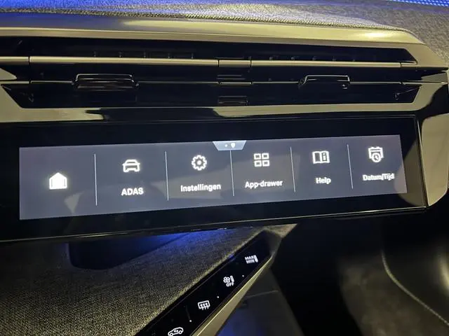 Peugeot e-5008
