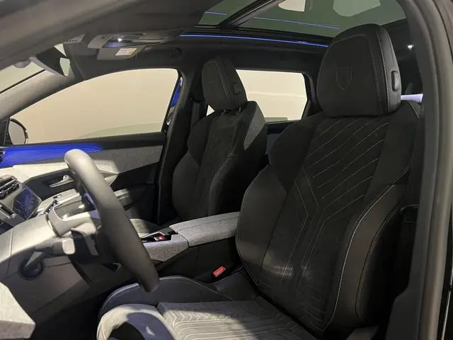 Peugeot e-5008
