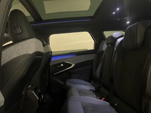 Peugeot e-5008
