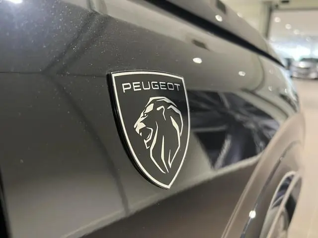 Peugeot e-5008