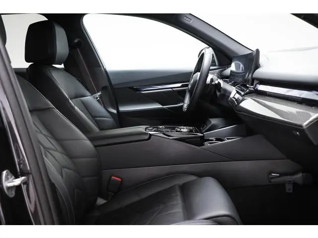 BMW 5-serie 550e xDrive | HEAD UP | BOWER & WILKINS | STOELVENTILATIE | 360 CAMERA | 20"