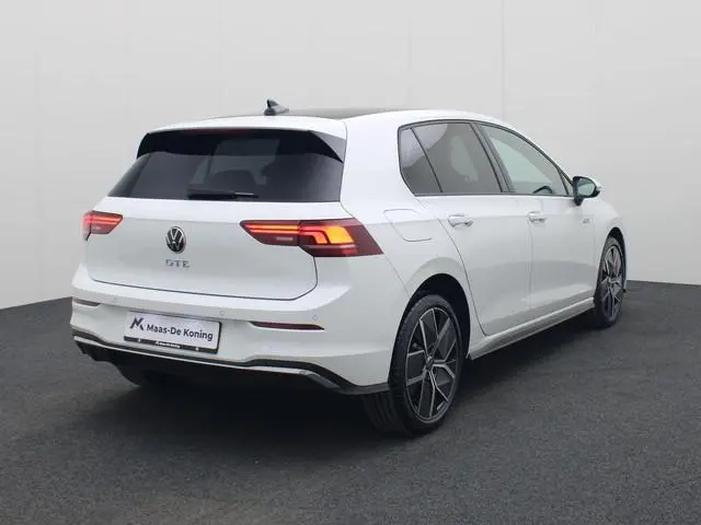 Volkswagen Golf 1.5eHybrid 200kW/272PK GTE · Navigatie · Apple/Android Car Play · Camera + Parkeerse...