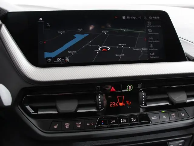 BMW 1-serie 118i M-Sport Automaat Digitale Cockpit  Climate control  Stoel verwarming  LED  Sfeer ve...