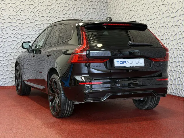Volvo XC60 2.0 T6 AWD PLUS BLACK EDITION NIEUWE AUTO HARMAN KARDON LEER SCHUIFDAK PHEV Plug in Hybri...