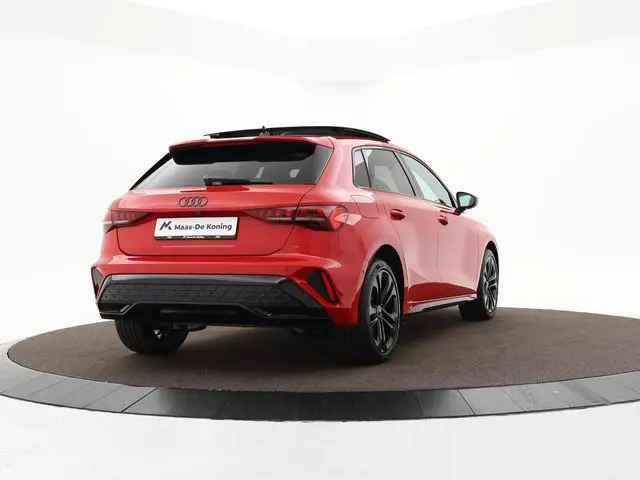 Audi A3 Sportback 45 TFSIe 272pk S-tronic S edition Competition · Panoramadak · Camera · Keyless · E...