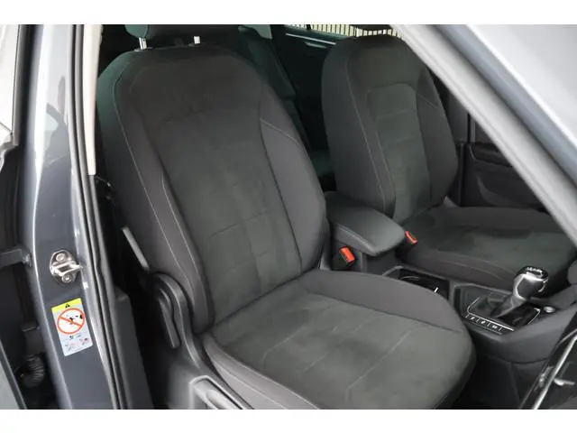 Volkswagen Tiguan 1.5 TSI 150pk DSG Elegance Trekhaak Camera Stoelverwarming Navigatie Keyless Stoel...