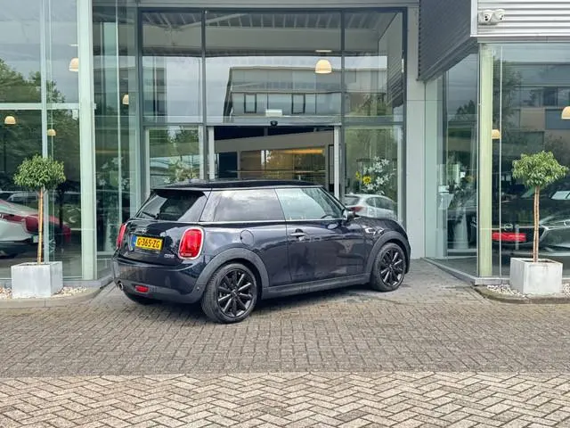 MINI 3-Deurs 1.5 Cooper 60 Years Edition Pano / H&K Audio / Leer / Head-up / LED / Clima / Cruise