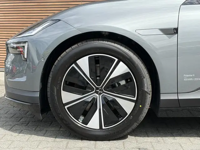Polestar 4