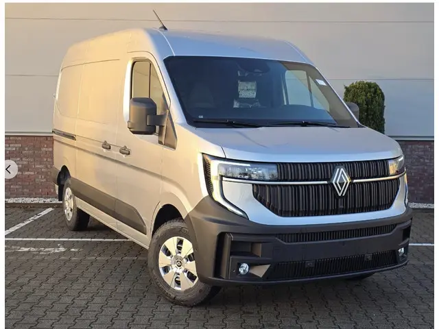Renault Master T35 2.0 dCi 170 L2H2 Extra 2 keer schuifdeur / Laadruimte betimmering / Trekhaak / / All season