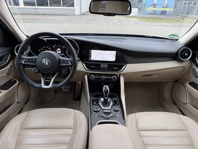 Alfa Romeo Giulia 2.0T TI 200pk Harman Kardon/ Blue Montecarlo/Flippers