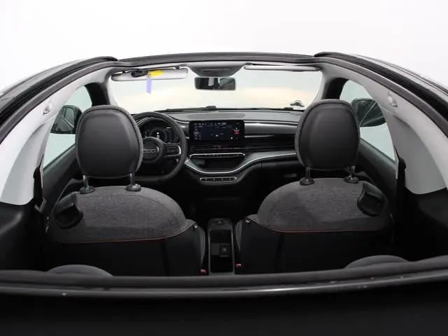 Fiat 500e C Icon 42 kWh Automaat Climate control Cruise control Parkeersensoren Achteruitrijcamera K...
