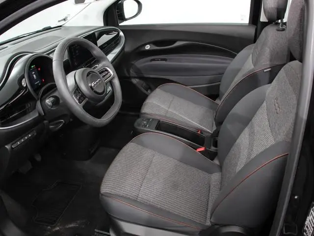 Fiat 500e C Icon 42 kWh Automaat Climate control Cruise control Parkeersensoren Achteruitrijcamera K...