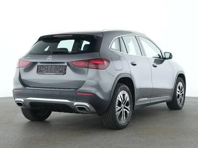 Mercedes-Benz GLA-klasse 250 e Business Solution Luxury / Stoelverwarming / Achteruitrijcamera / Dis...
