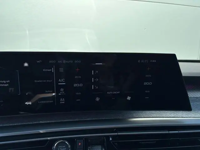 Peugeot e-5008