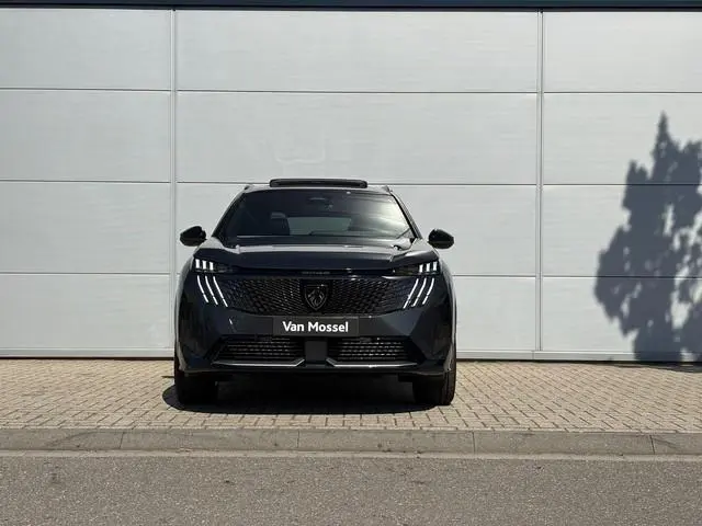 Peugeot e-5008