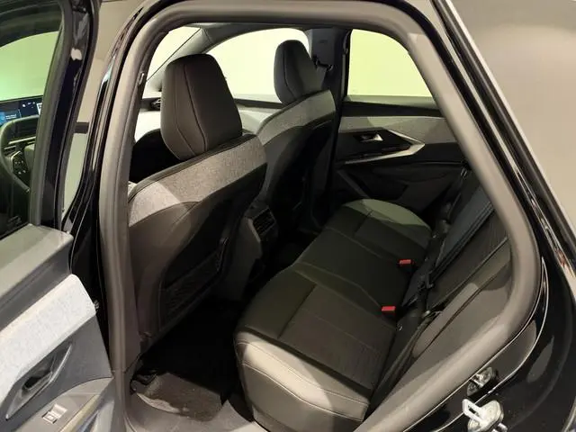 Peugeot e-3008