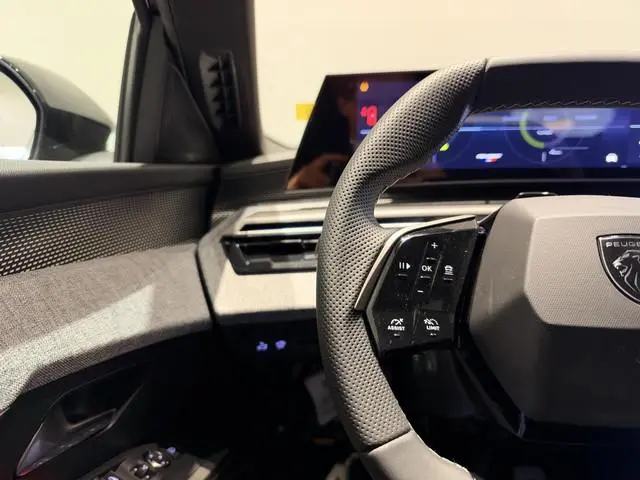 Peugeot e-3008