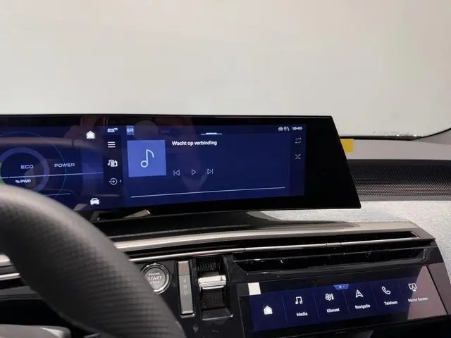 Peugeot e-3008