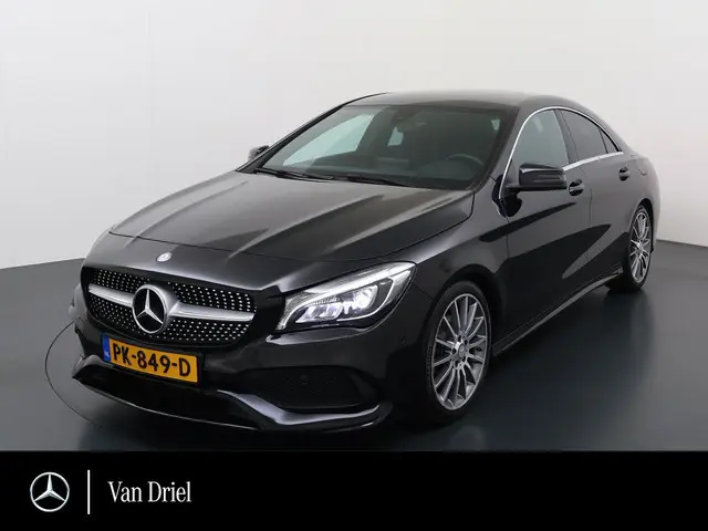 Mercedes-Benz CLA-klasse 180 AMG line | Trekhaak LED