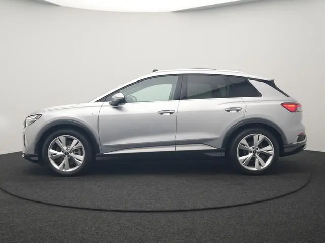 Audi Q4 e-tron 40 S Line 77 kWh 204pk Dealer O.H. | Panodak | Adaptive Cruise | Head Up | Camera | M...