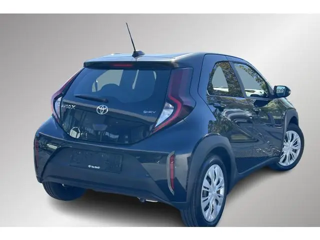 Toyota Aygo X Hybrid 115 play, Nieuw en in juni leverbaar met €1.500,- inruilpremie!!