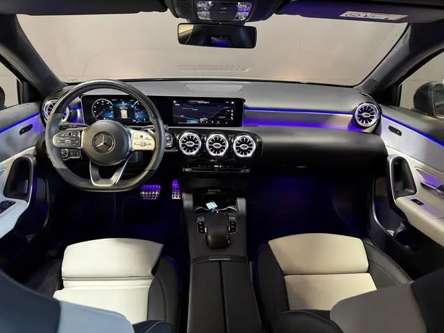 Mercedes-Benz A-klasse 180 Business Solution AMG | Sfeerverlichting | Leder | Stoelverwarming