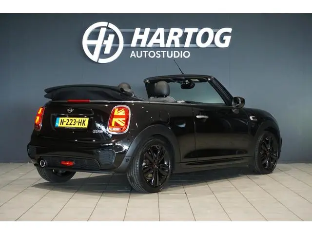 MINI Cabrio 1.5 Cooper Sidewalk Edition JCW + CAMERA / APPLE CARPLAY / STOELVERWARMING