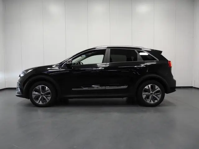 Kia e-Niro ExecutiveLine 64 kWh LEER/MEMORY/CAMERA/LED/JBL/17"LMV!