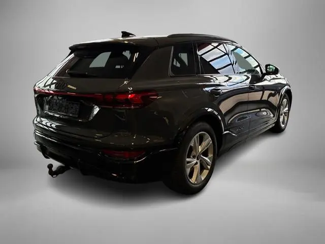 Audi Q6 e-tron 252pk S edition 83 kWh · SOH 97,5% · Panoramadak · Leder · 360 Camera · Luchtvering ·...