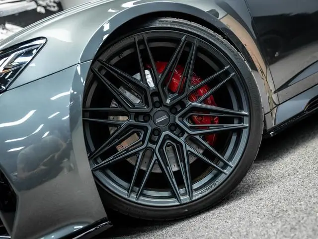 Audi RS6 Avant TFSI quattro | VOSSEN | Akrapovic | Pano |