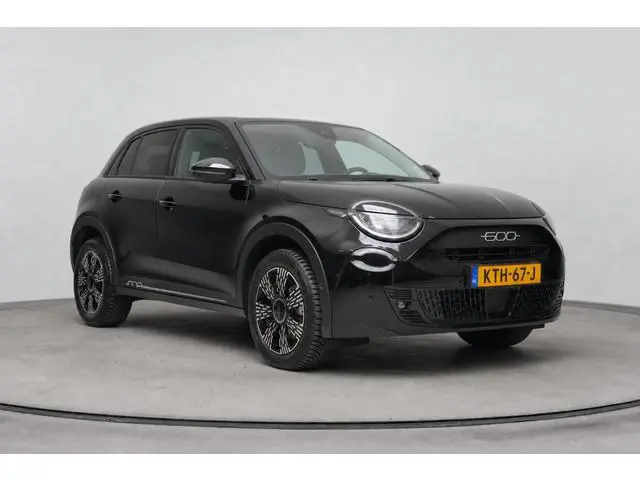 Fiat 600 1.2 Hybrid Urban | Achteruitrijcamera | Carplay | Climate control | Cruise control | Parkee...