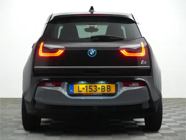 BMW i3 Executive 170pk 120Ah 42 kWh 420 Rijbereik,Warmtepomp,LED,Navi,Carplay,20 inch