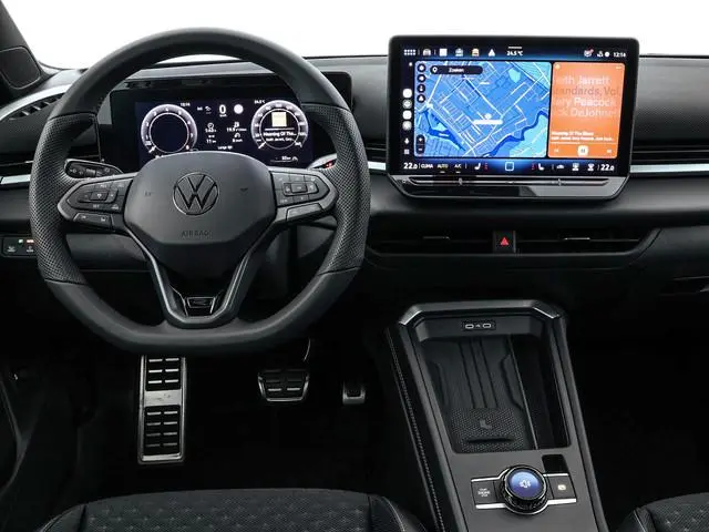 Volkswagen T-Roc R-Line First Edition 1.5 eTSI 150 PK 7 versn. DSG · Electrische achterklep · Achter...
