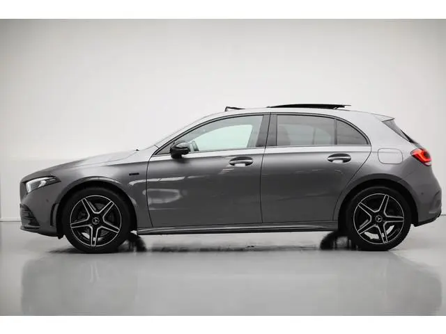 Mercedes-Benz A-klasse A250e AMG Line |Pano|Ambient|Carplay|Dodehoek|