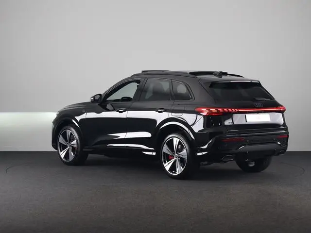 Audi Q5 S edition Competition e-hybrid 367 pk | MMI experience plus met B&O | Trekhaak, elektr. wegk...
