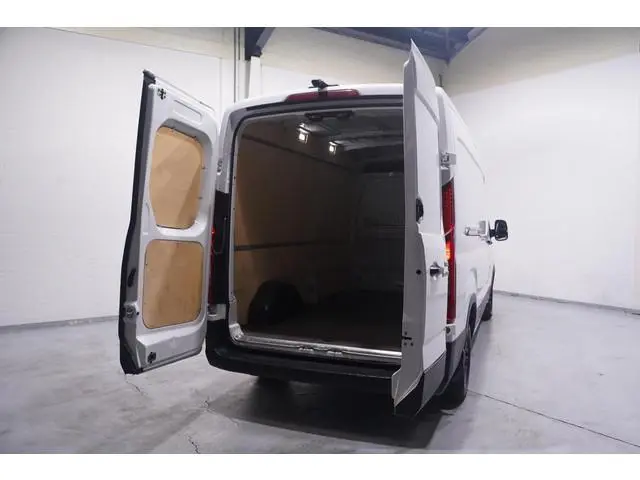 Maxus Deliver9
