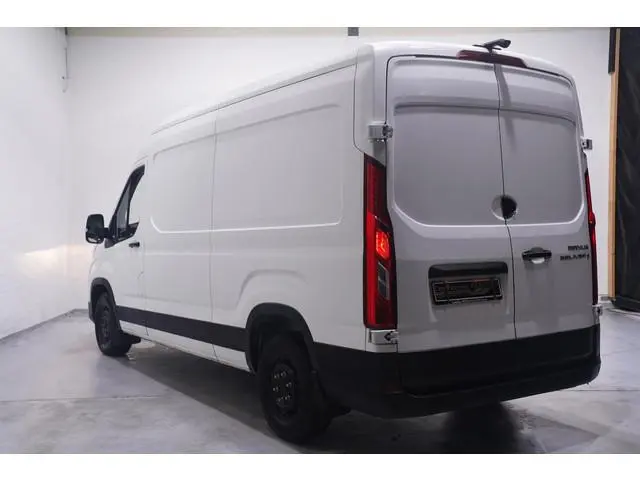Maxus Deliver9