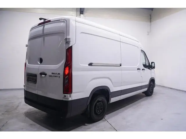 Maxus Deliver9