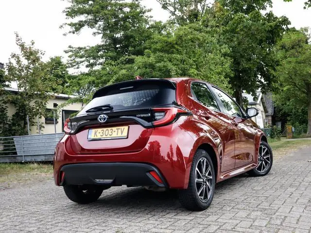 Toyota Yaris 1.5 Hybrid Business Plus 1e-Eig. & Keurig-Onderh. BOVAG-Garantie. NL-Auto.