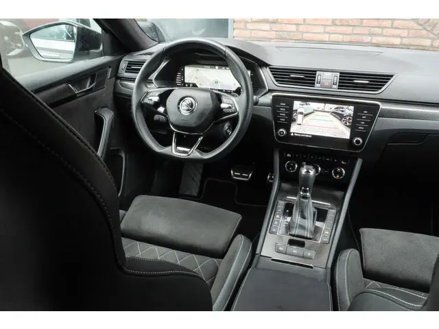 ŠKODA Superb Combi 1.4 TSI iV Sportline Business