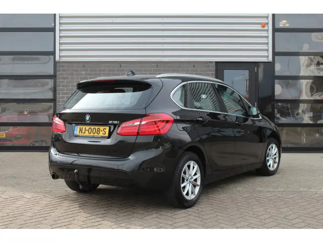 BMW 2-serie Active Tourer 216i Centennial High Executive / Navigatie / Led / Trekhaak / N.A.P.