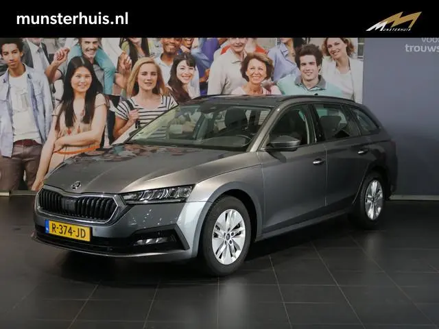 ŠKODA Octavia Combi 1.0 TSI Business Edition - Elektr kofferbakklep - Sensoren - Navi - Apple carpla...