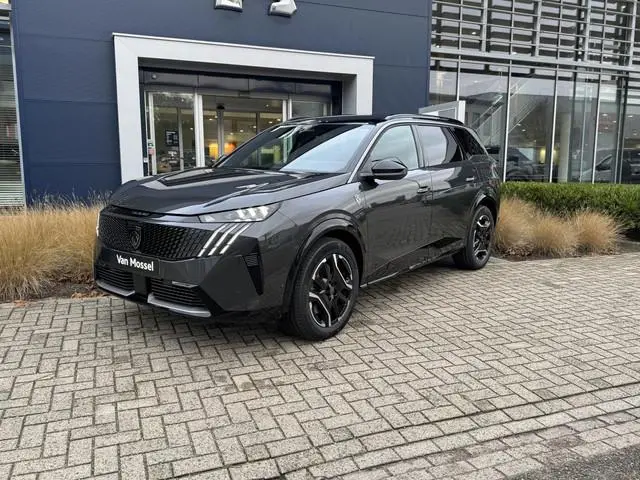 Peugeot e-5008
