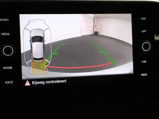 Volkswagen T-Roc 1.5 TSI 150pk DSG R-Line | Navigatie | Apple Carplay/Android Auto | Parkeersensoren...