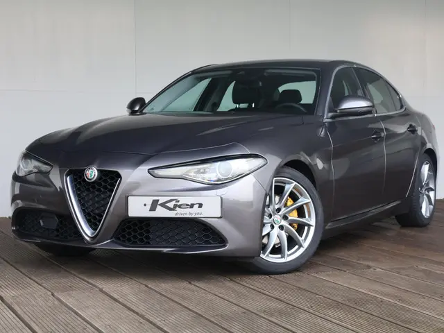 Alfa Romeo Giulia 2.0T Super | Xenon | 18" Velgen | BTW Auto |