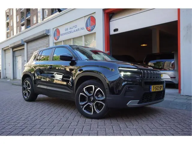 Jeep Avenger Black Edition 54 kWh | Sfeer | Apple | 360 | SOH 96,7 | Adaptive + lane | Navi | Stoelv...